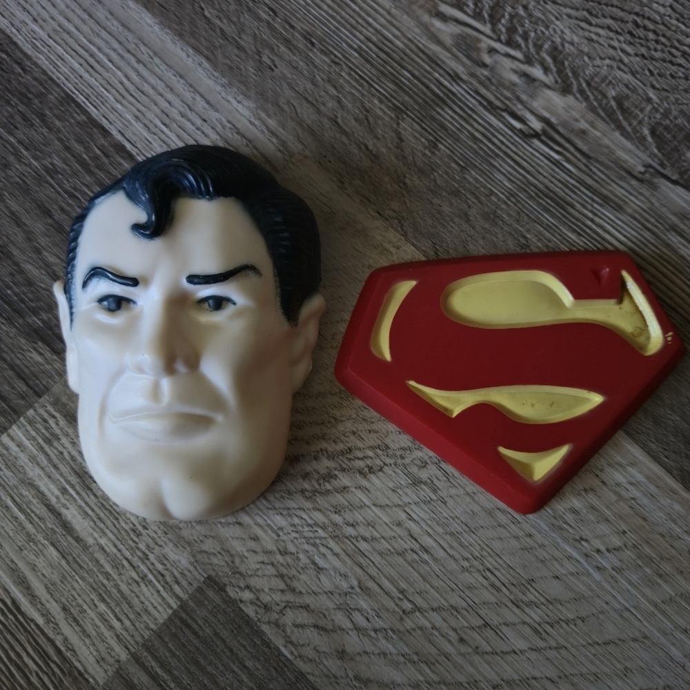 Wilton Vintage 1977 Superman Plastic Cake Pan Inserts Face & Shield 502-2212